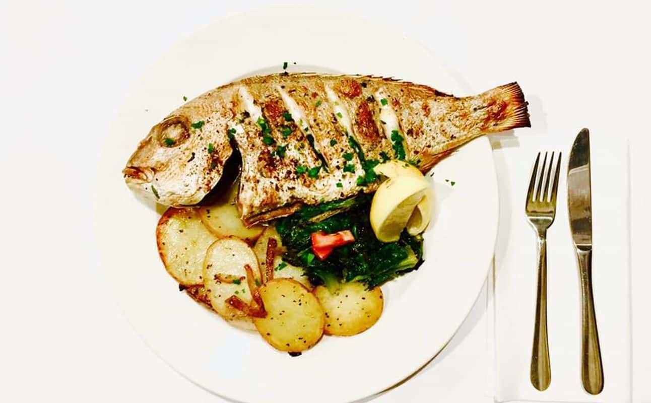 Enjoy Italian and Pizza cuisine at Luigi's Restaurant and Pizzeria in Caulfield, Melbourne