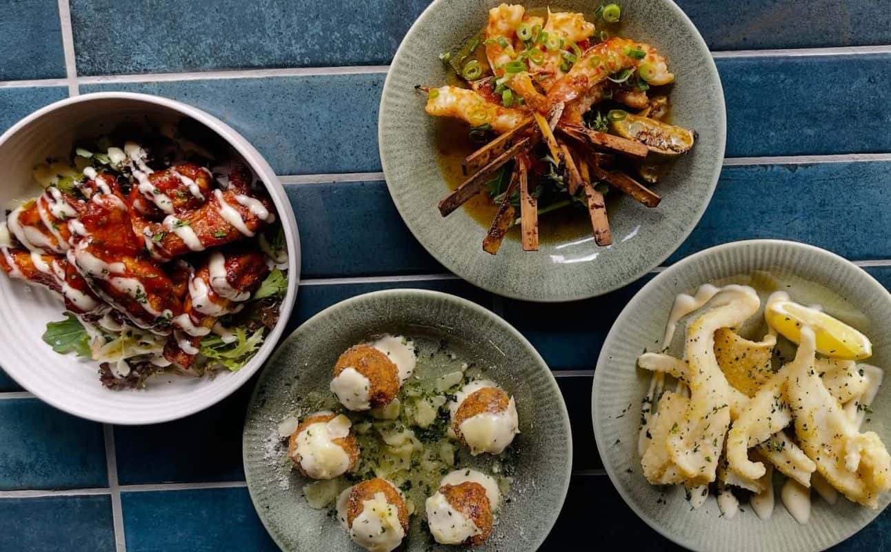 Four Hands Tapas and Pizza Restaurant
