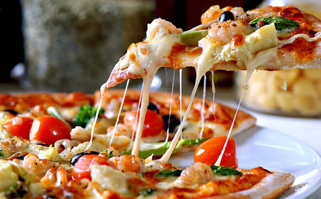 Enjoy Italian and Pizza cuisine at Delucas Pizza - Darby Street in Newcastle