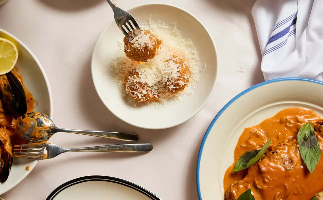 Enjoy Italian, Vegetarian options, Dairy free options, Gluten Free options, Vegan options, Restaurant, Wine bar, Bars & pubs, Indoor & outdoor seating, $$$, Families, Groups, Date night and Business meetings cuisine at Ronnie's in Melbourne CBD, Melbourne