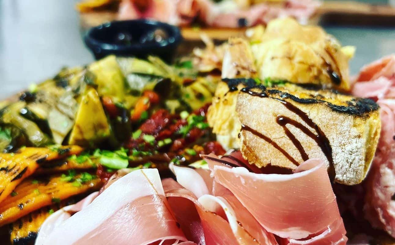 El Toro Pizza & Restaurant