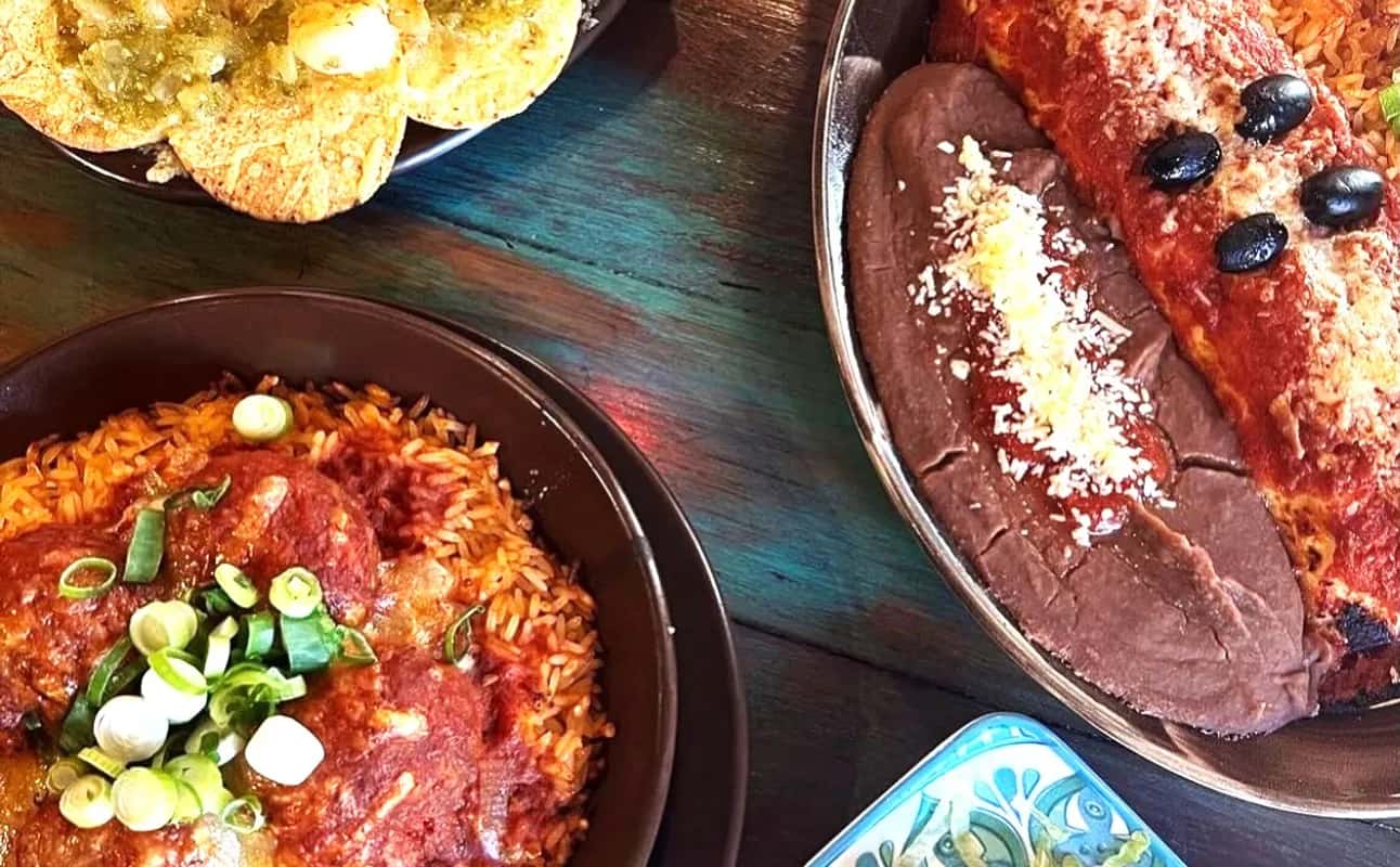 Enjoy Mexican, Restaurant, Highchairs available, Indoor & outdoor seating, Street parking, Wheelchair accessible, $$, Families and Groups cuisine at Mexicano Del Rey in Burleigh Heads, Gold Coast