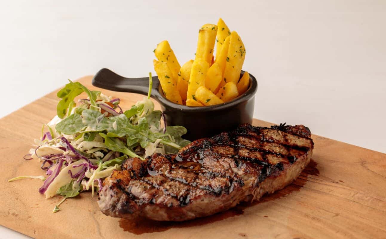 Enjoy Grill & barbeque and Steakhouse cuisine at Seven Brothers Steakhouse in Labrador, Gold Coast