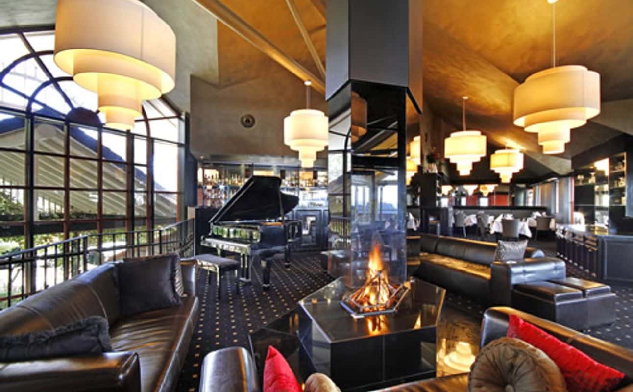 Enjoy Fine dining cuisine at Echoes Restaurant & Bar in Blue Mountains , Sydney