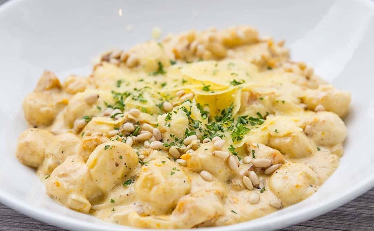 Enjoy Family cuisine at Orion Hotel Bistro in Springfield, Brisbane