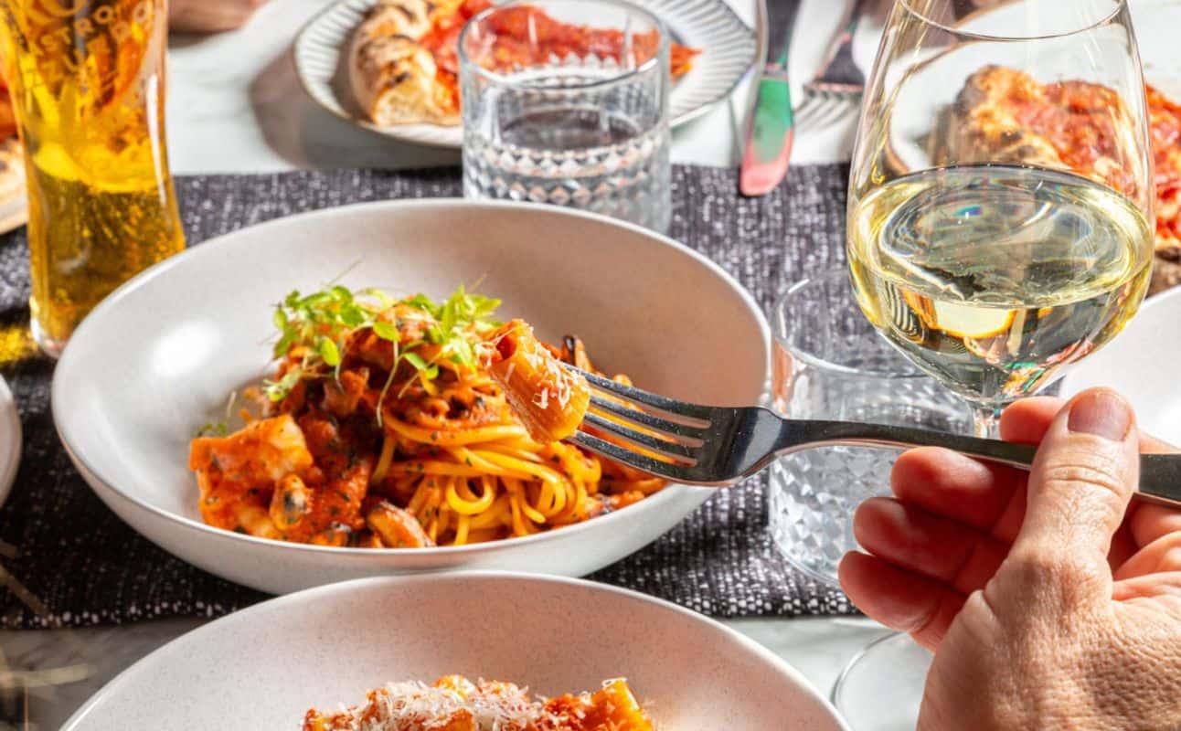 Enjoy American, Italian, Gluten Free options, Vegan options, Vegetarian options, Halal, Dairy free options, Sports bar, Diner, Cocktail bar, Wine bar, Bars & pubs, Restaurant, Dog friendly, Street parking, Waterfront, Wheelchair accessible, Highchairs available, Free onsite parking, Child friendly, Table service, Indoor & outdoor seating, $$$$, Families, Groups, Special occasion, Views, Date night, Business meetings, Live music, Kids and Wine bar cuisine at The Yankees Restaurant & Bar - Hope Island in Hope Island, Gold Coast