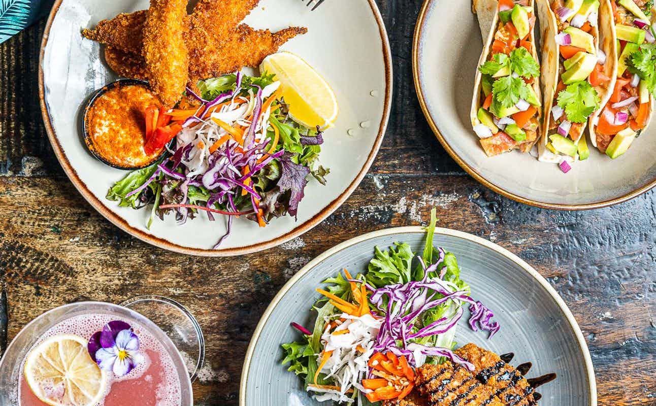 Enjoy Pizza, Seafood and Australian cuisine at Blackbird Cafe in Darling Harbour, Sydney