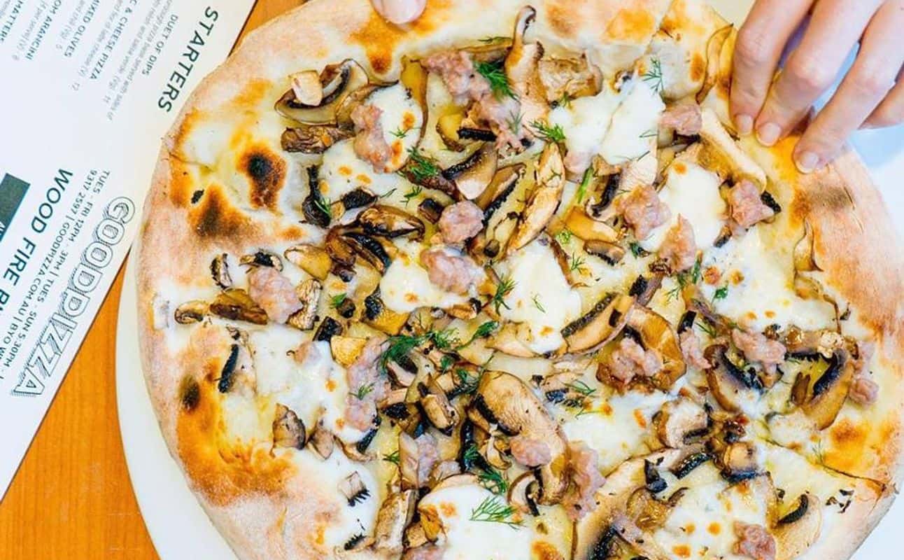 Enjoy Pizza cuisine at Good Pizza in Alexandria, Sydney