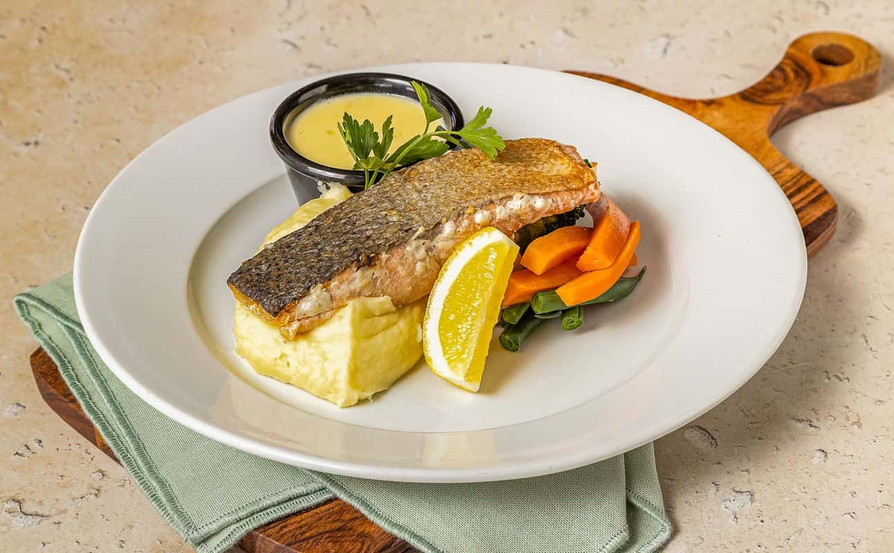 Enjoy Italian, Australian, Dairy free options, Gluten Free options, Vegetarian options, Hotel restaurant, Restaurant, Indoor & outdoor seating, Table service, Street parking, Non-smoking, Child friendly, $$, Families and Groups cuisine at Tavola Restaurant Bar in Ballina, Northern New South Wales