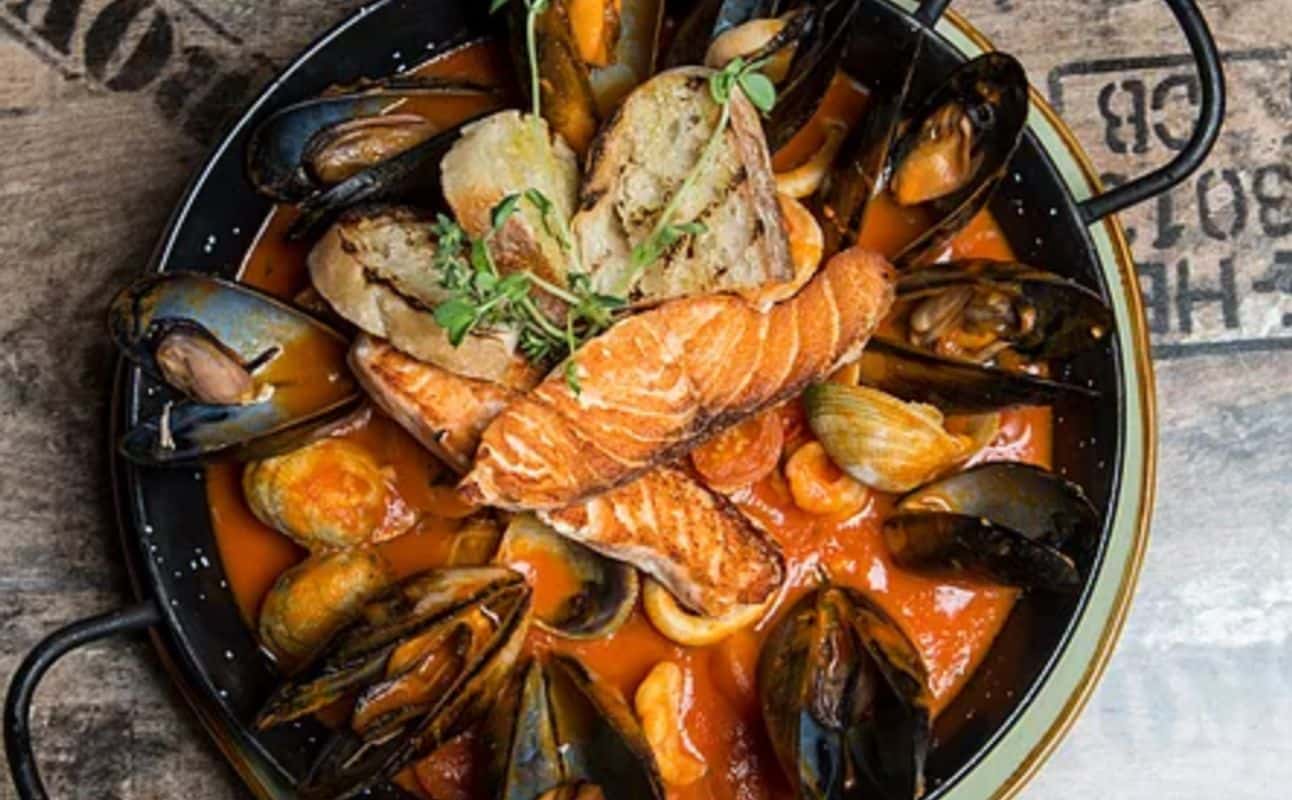 Enjoy Italian cuisine at Gianni's Kitchen in Newstead, Brisbane