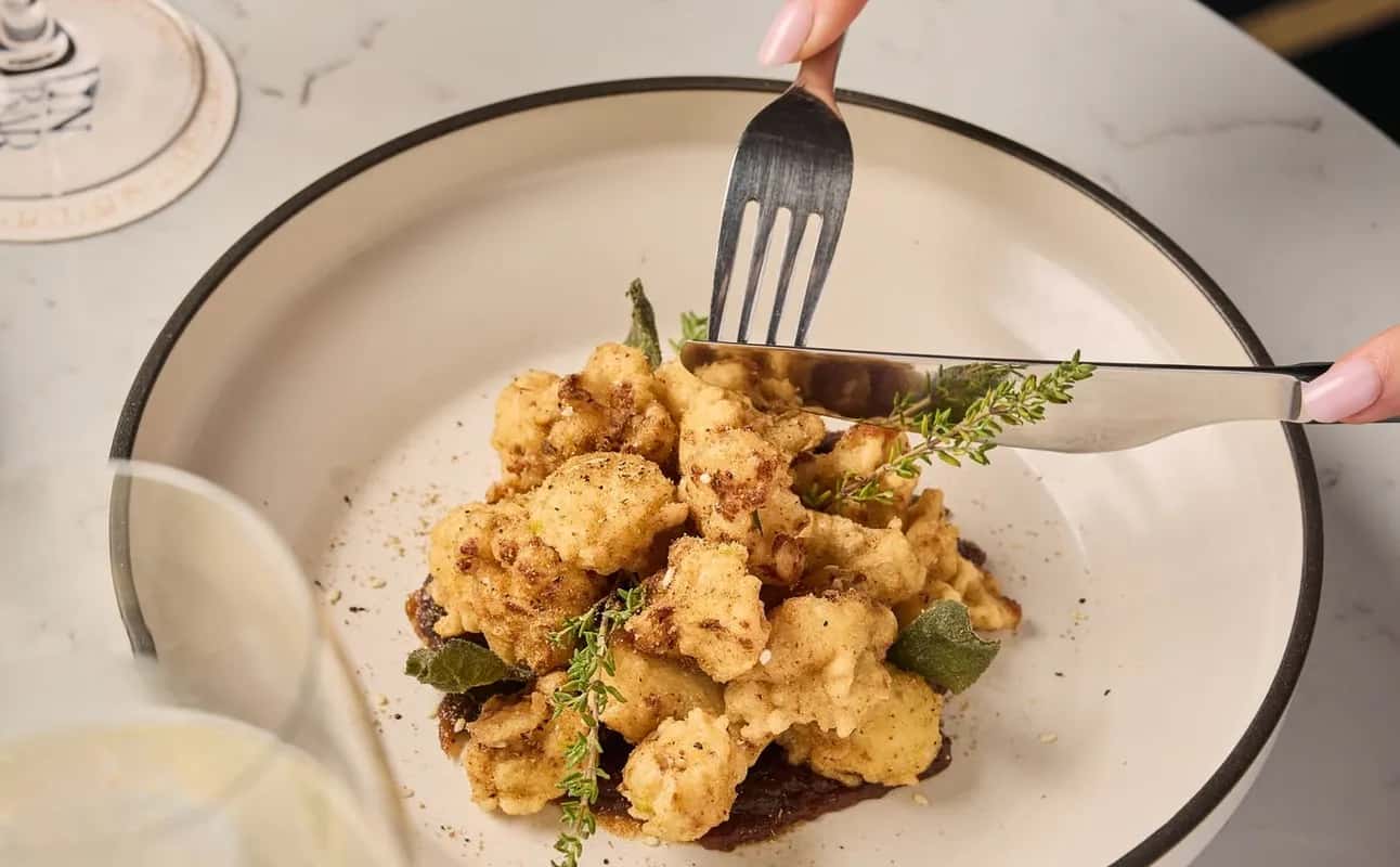 Enjoy Australian, Gluten Free options, Vegan options, Vegetarian options, Dairy free options, Hotel restaurant, Valet parking, Private dining, $$$, Groups, Craft beer, Date night, Business meetings and Special occasion cuisine at Jin Bar - Dorsett Melbourne in Melbourne CBD, Melbourne