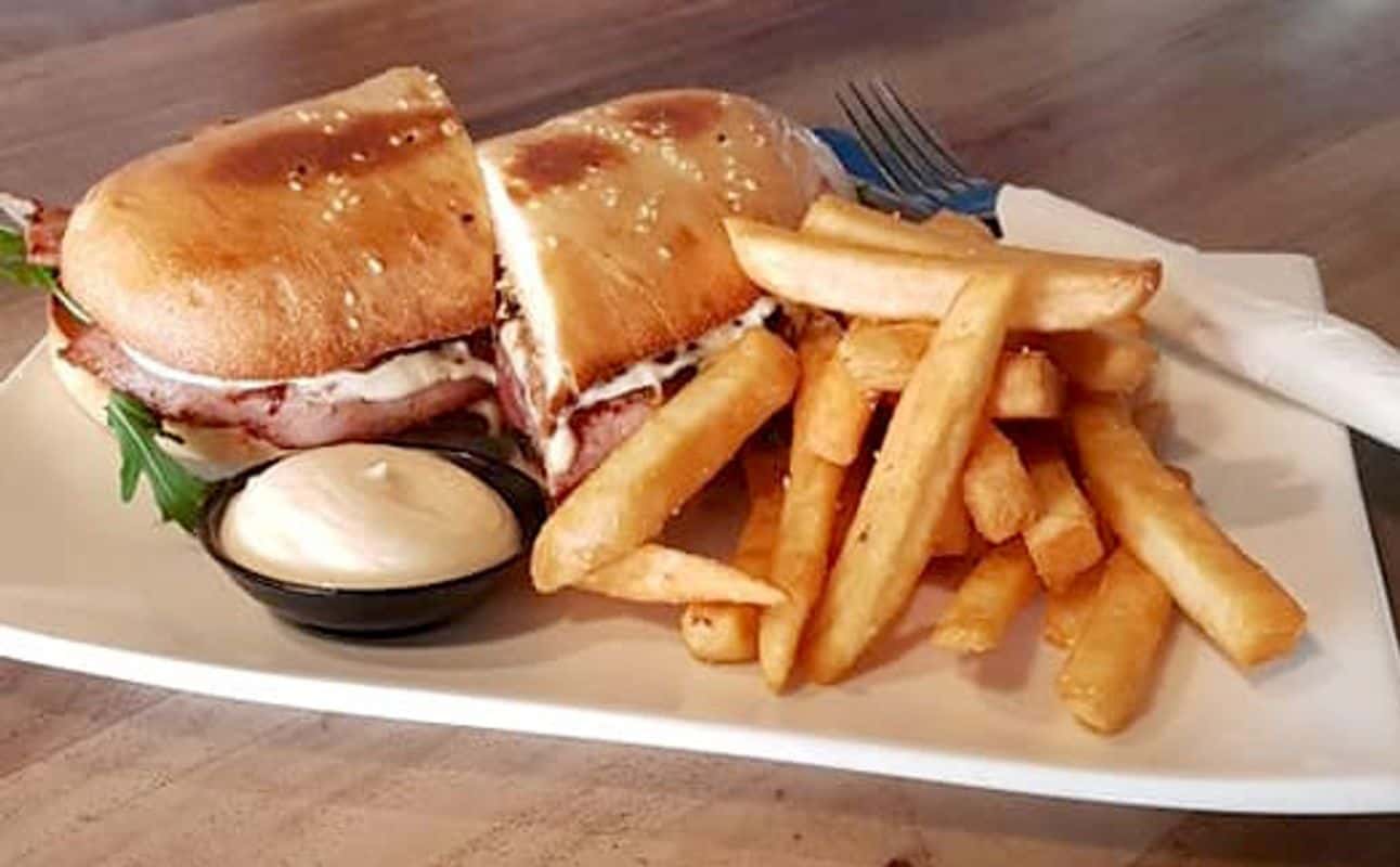 Enjoy Pub Food and Craft beer cuisine at Collective Rockingham in Rockingham, Perth