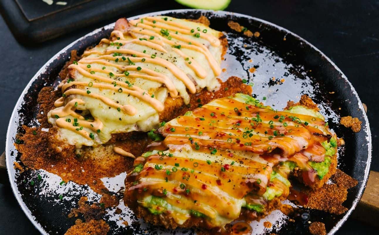 Enjoy Burgers and Steakhouse cuisine at Lone Star Rib House Kawana in Buddina, Sunshine Coast