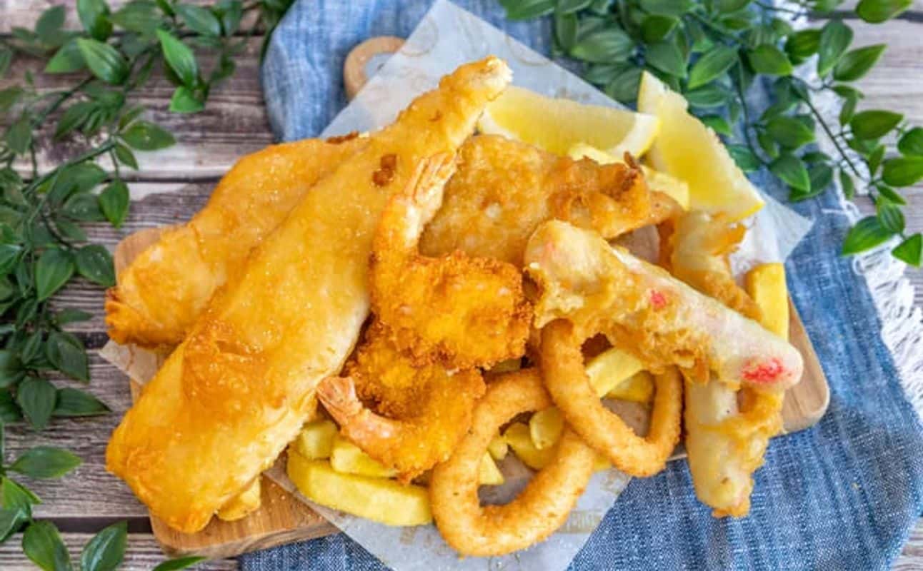Enjoy Seafood, British, Australian, Vegetarian options, Restaurant, Indoor & outdoor seating, Wheelchair accessible, $$, Families and Groups cuisine at Throwers Fish and Chips in Palm Beach, Gold Coast