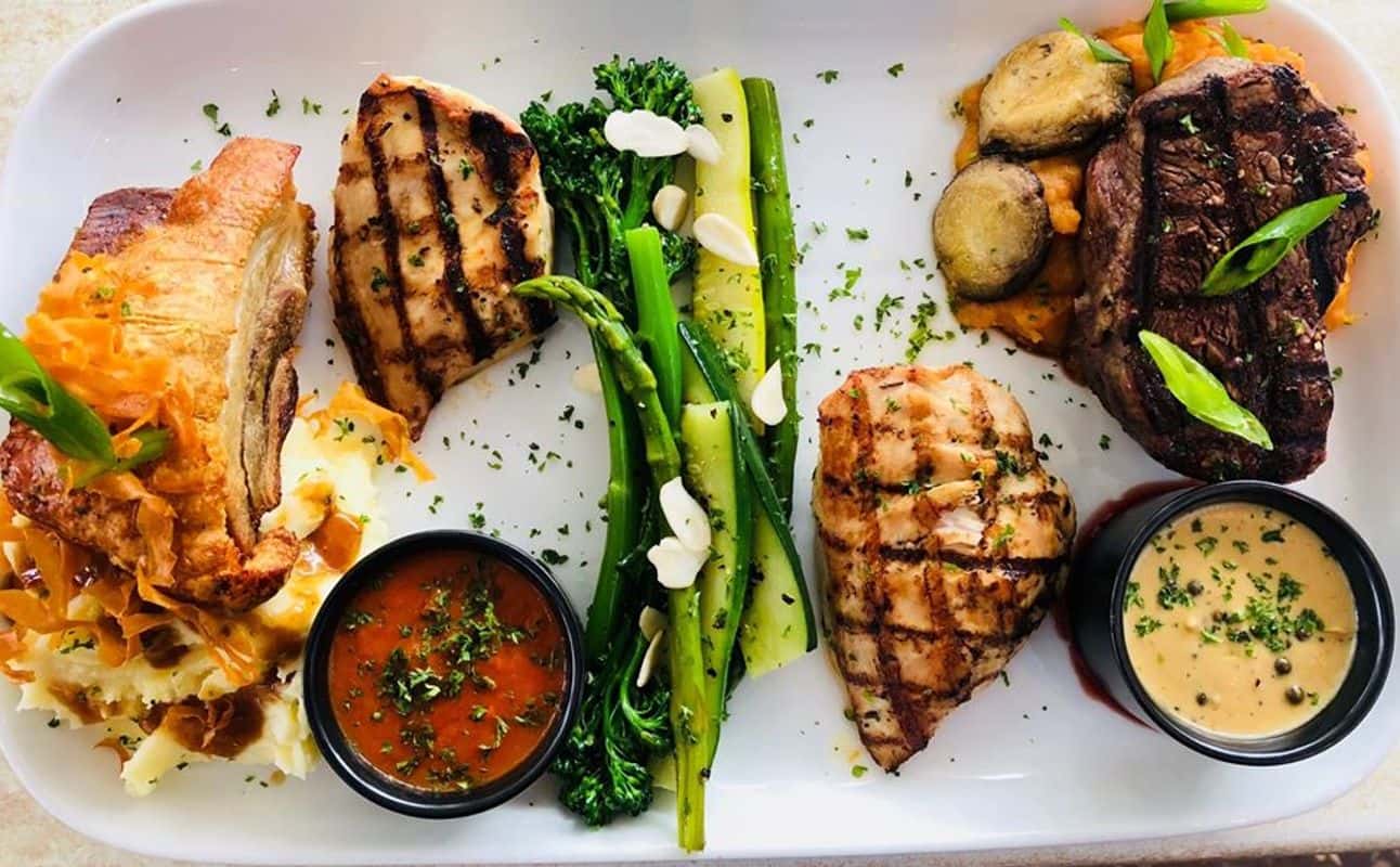Enjoy European and Mediterranean cuisine at Oscar's Restaurant in Currambine, Perth