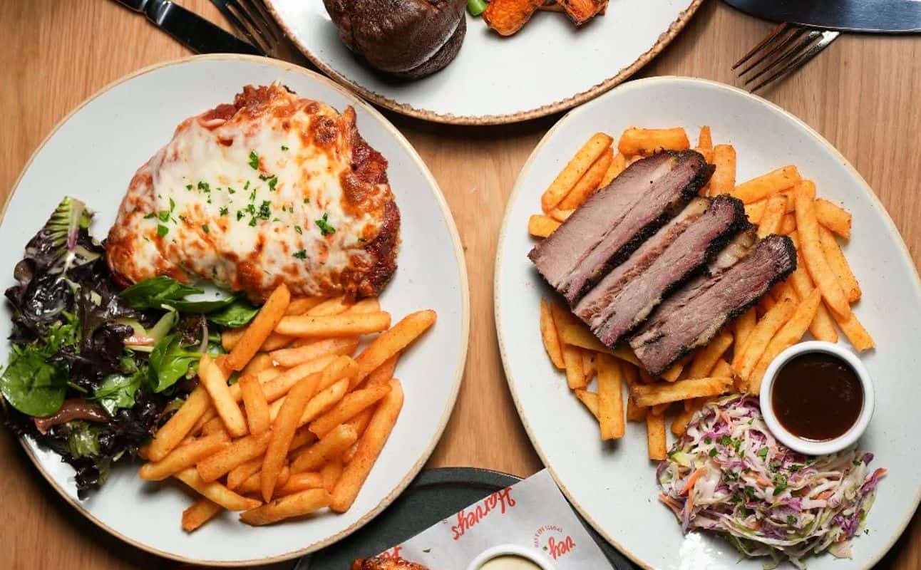 Enjoy Australian, Grill & barbeque, Vegetarian options, Vegan options, Gluten Free options, Sports bar, Indoor & outdoor seating, $$ and Live music cuisine at Harvey’s Sports Bar & Grill in St Kilda, Melbourne