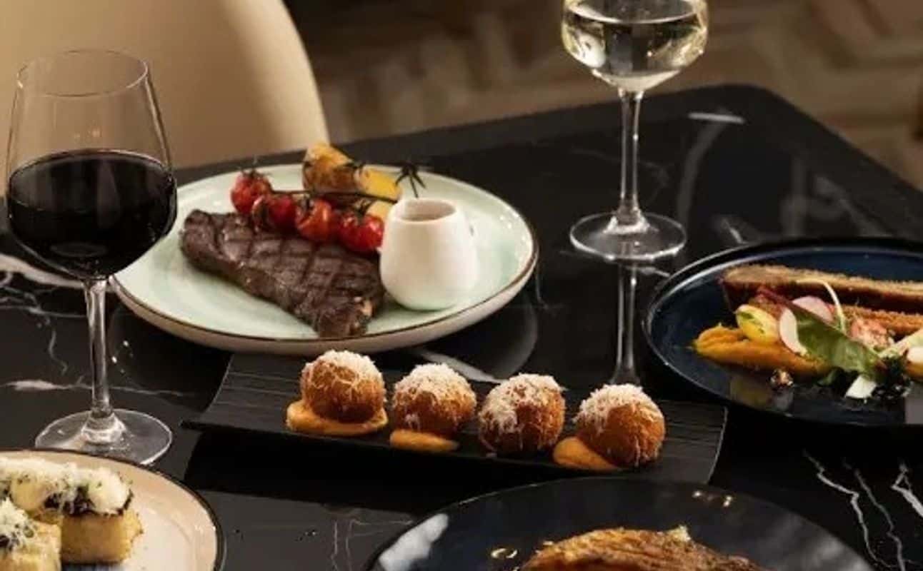 Enjoy Australian, Vegan options, Vegetarian options, Gluten Free options, Hotel restaurant, $$$$, Families and Groups cuisine at The Aviary Bar and Brasserie @ VOCO in Darwin CBD, Darwin