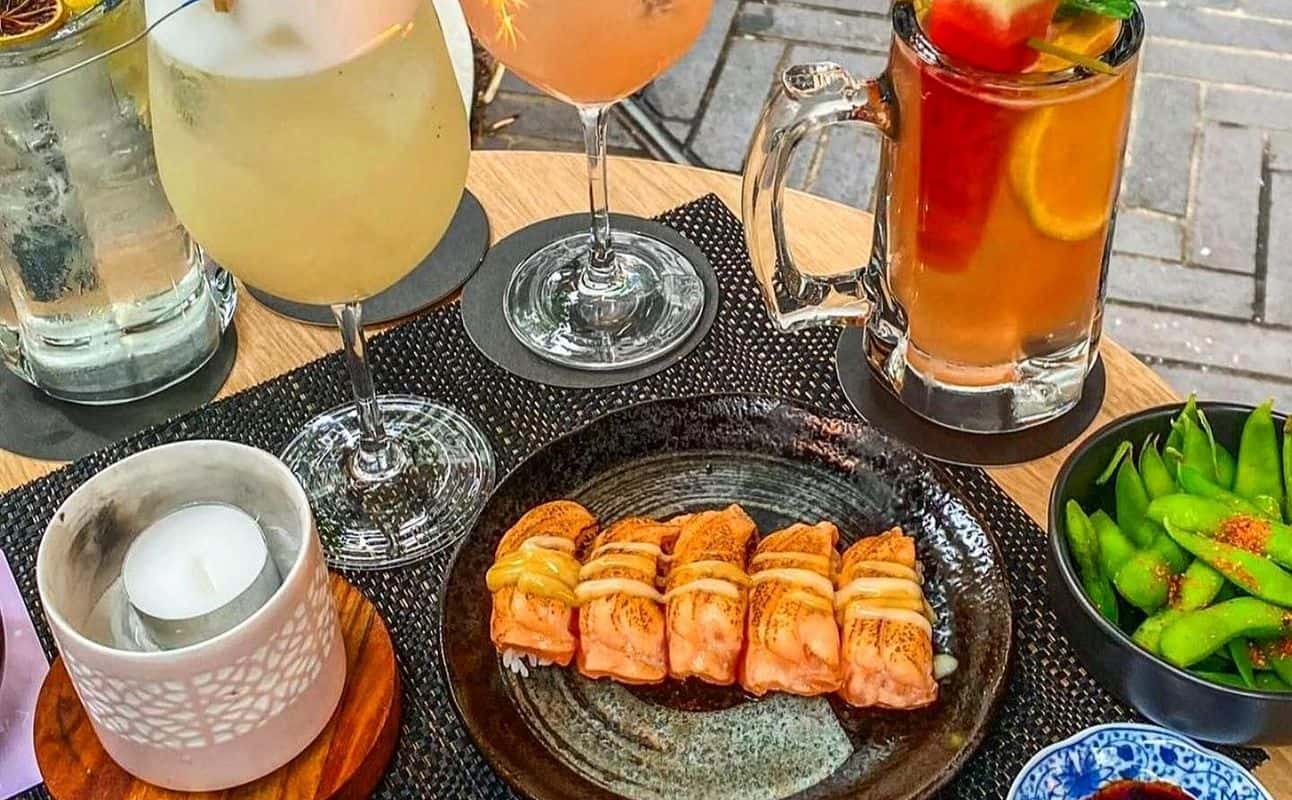 Enjoy Pub Food, Pizza, Bars & pubs, Indoor & outdoor seating, Table service, Wheelchair accessible, $$$, Bar scene and Groups cuisine at Gin Lane in Chippendale , Sydney