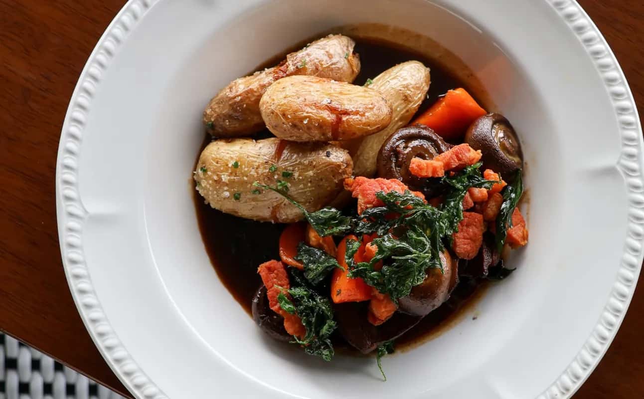 Enjoy French, Vegan options, Restaurant, Indoor & outdoor seating, Dog friendly, Table service, Waterfront, Free onsite parking, $$$, Business meetings, Views, Special occasion, Date night, Hidden gems, Families and Live music cuisine at Rise Le Restaurant in Newstead, Brisbane