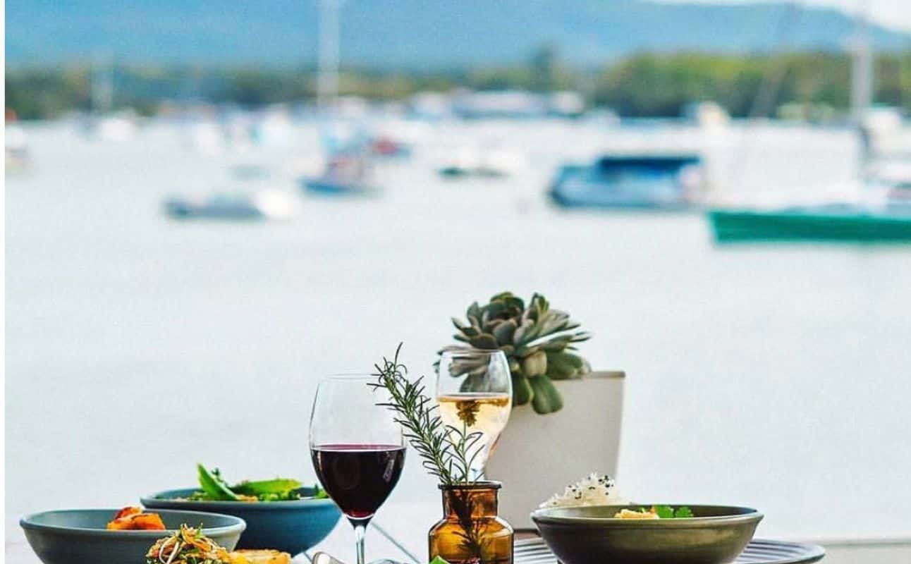 Enjoy Burgers and Pizza cuisine at South Pacific Cafe in Noosa, Sunshine Coast