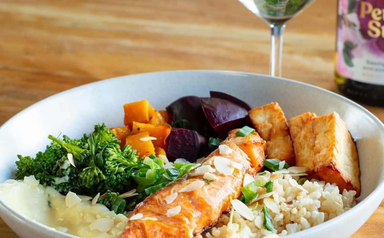 Enjoy Pub Food, Gluten Free options, Vegetarian options, Vegan options, Sports bar, Bars & pubs, Street parking, Wheelchair accessible, Highchairs available, Indoor & outdoor seating, $$$, Live music, Groups, Bar scene and Views cuisine at The Dock - Kingston in Kingston, Canberra