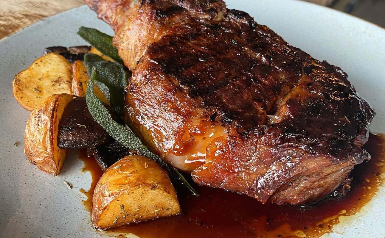 Enjoy Seafood, Steakhouse and Australian cuisine at Barbuto Restaurant in Narrabeen, Sydney