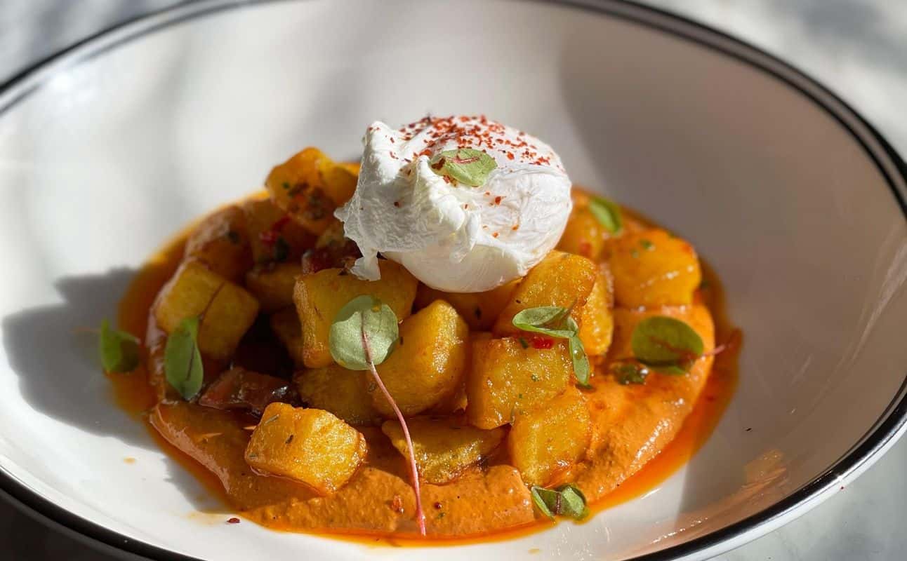 Enjoy Australian, Mediterranean, Italian, Restaurant, Indoor & outdoor seating, $$$$ and Groups cuisine at Luna's Broadbeach in Broadbeach, Gold Coast