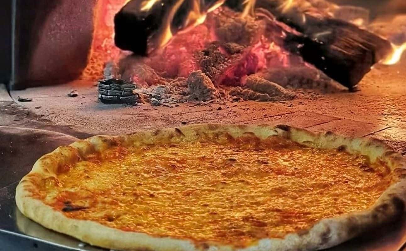 Enjoy Italian, Pizza, Vegetarian options, Vegan options, Restaurant, Street parking, Highchairs available, Indoor & outdoor seating, Wheelchair accessible, $$, Families, Groups and Date night cuisine at Pizzeria 1760 in Yeronga, Brisbane